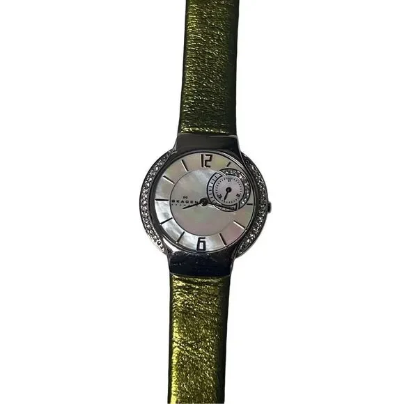 New Skagen Denmark Designer Ladies Wrist Watch Leather Metallic Green Band